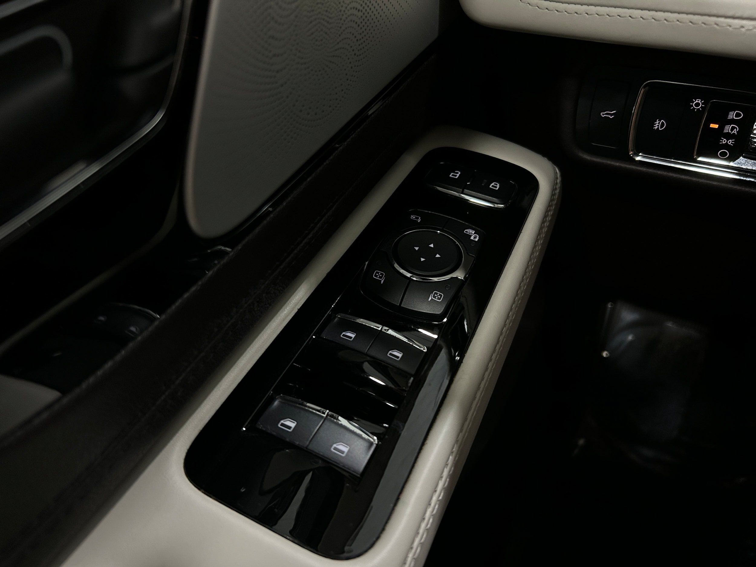 Used 2021 Lincoln Aviator Black Label AWD/4WD image 25