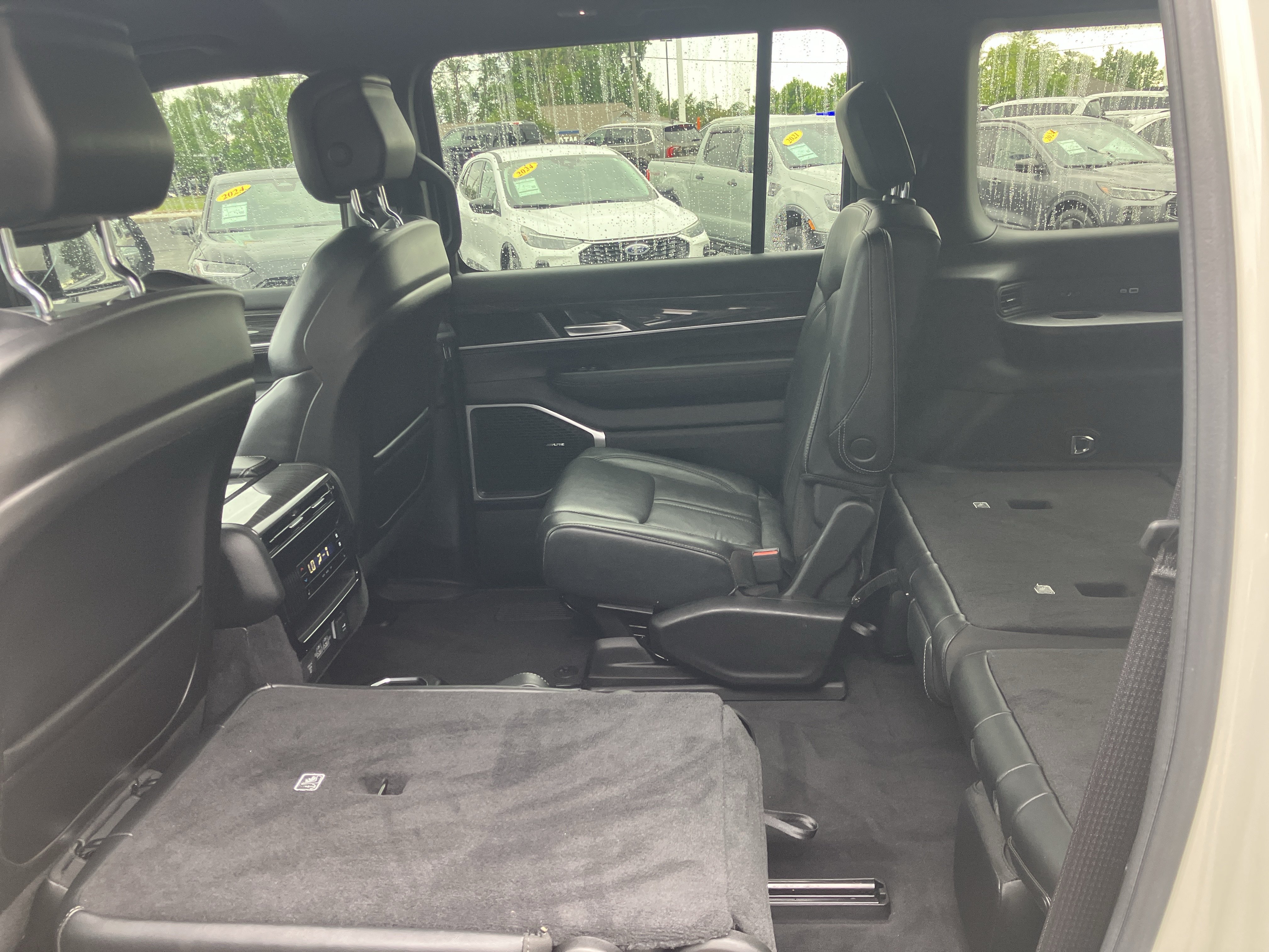 Used 2022 Jeep Wagoneer Series III w/ Flexible Seating Group AWD/4WD image 16