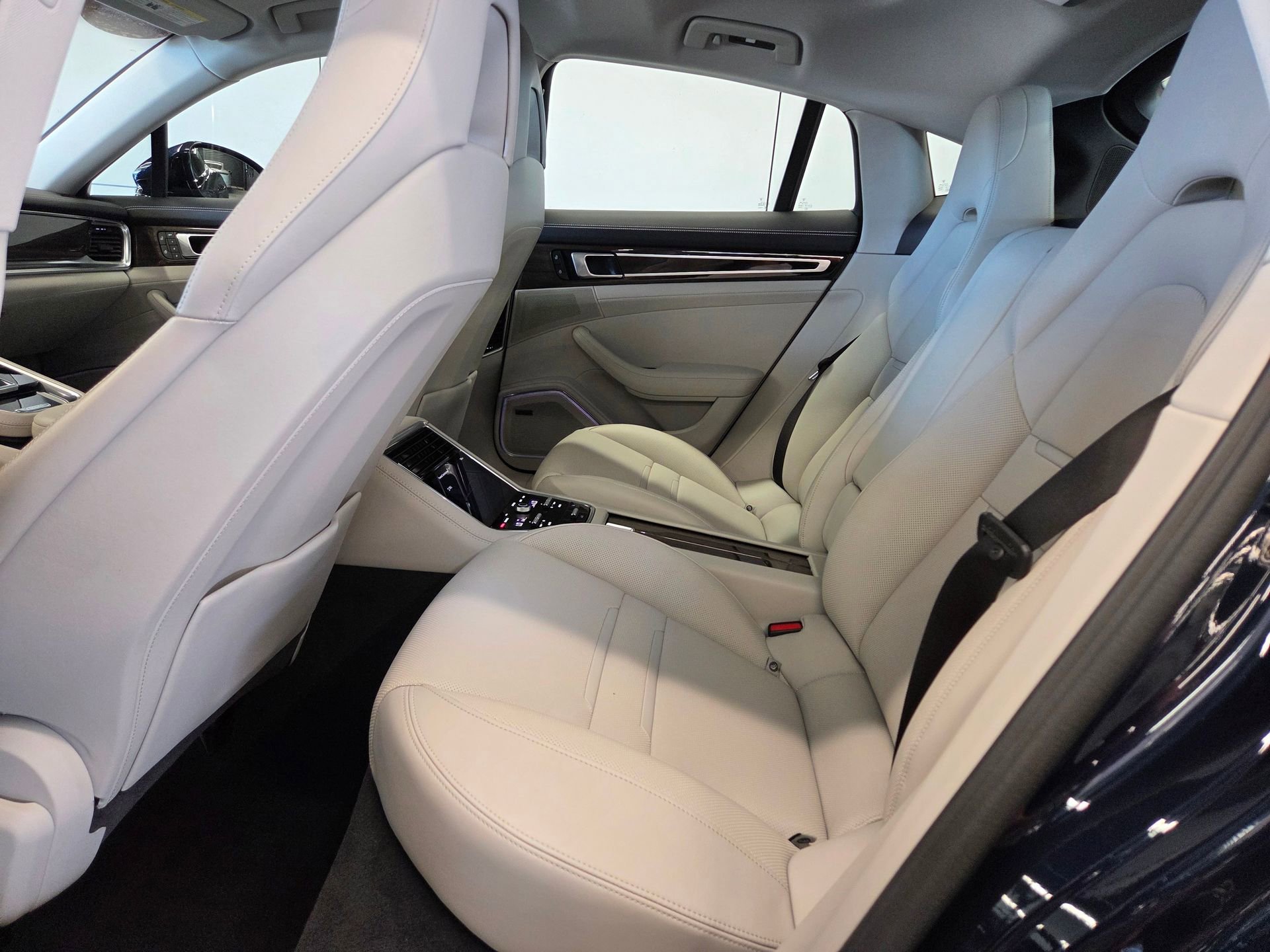Certified 2023 Porsche Panamera 4 Platinum Edition image 11