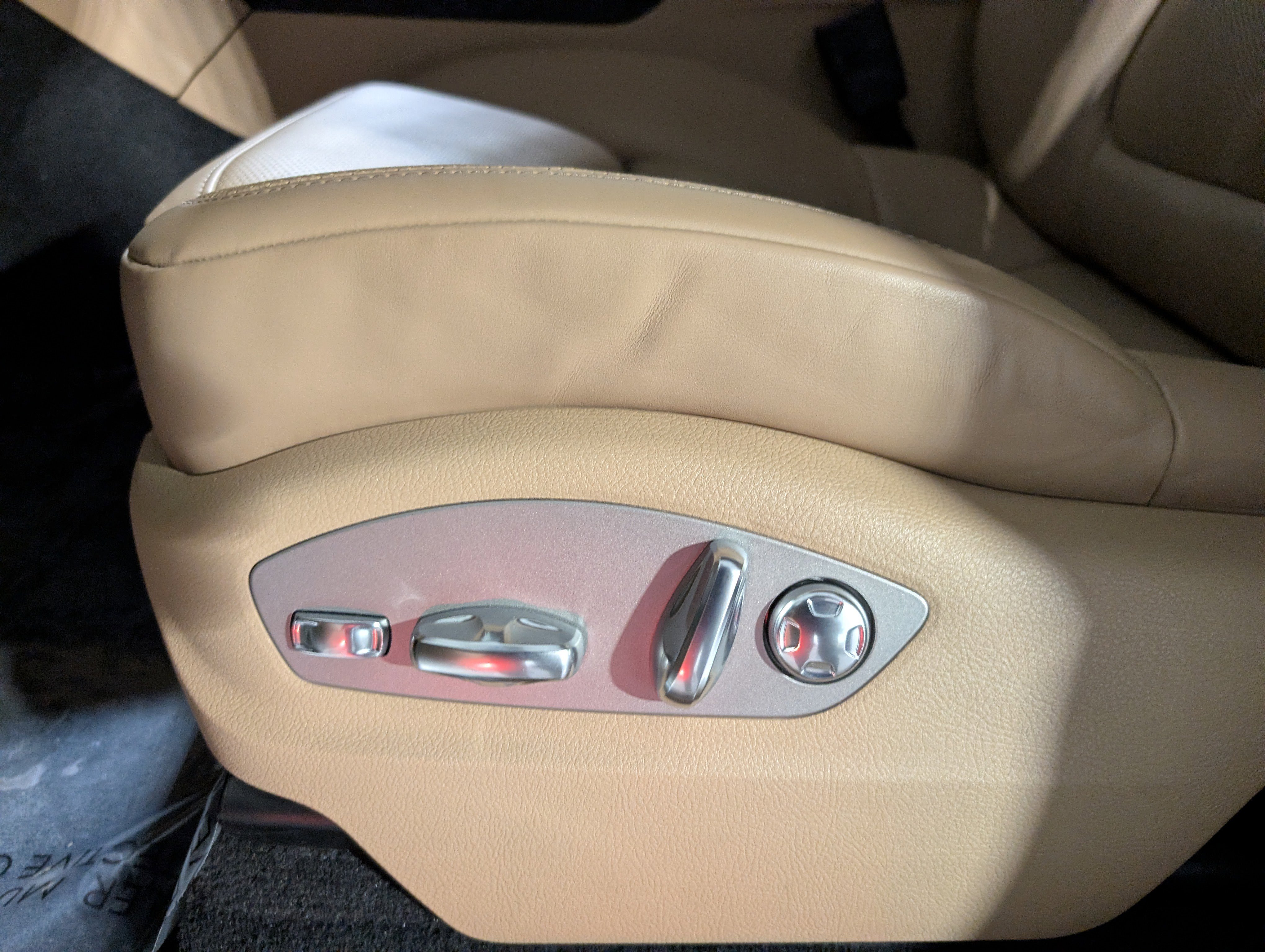 Certified 2023 Porsche Macan S AWD/4WD image 19