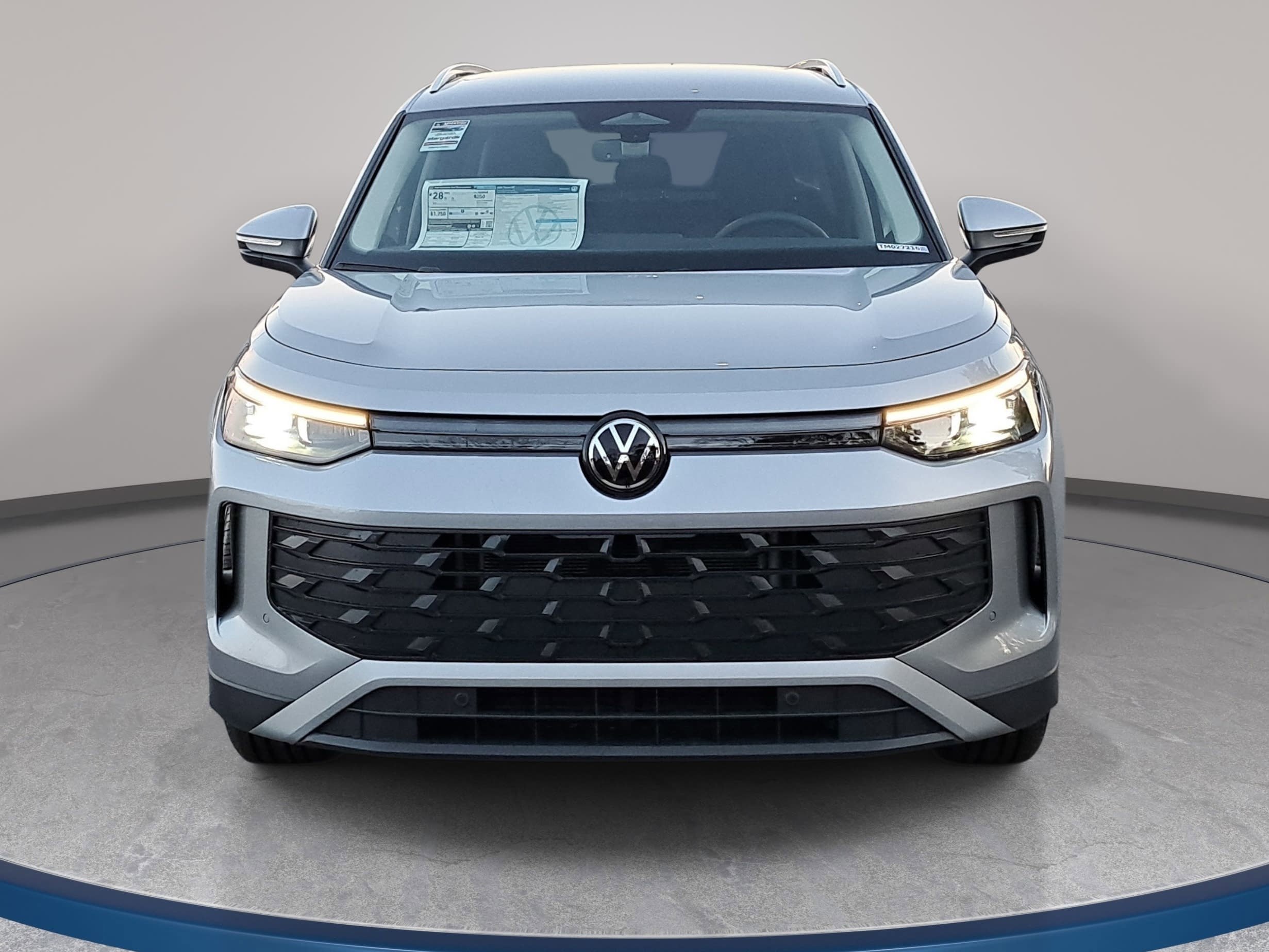 New 2026 Volkswagen Tiguan SE FWD image 2