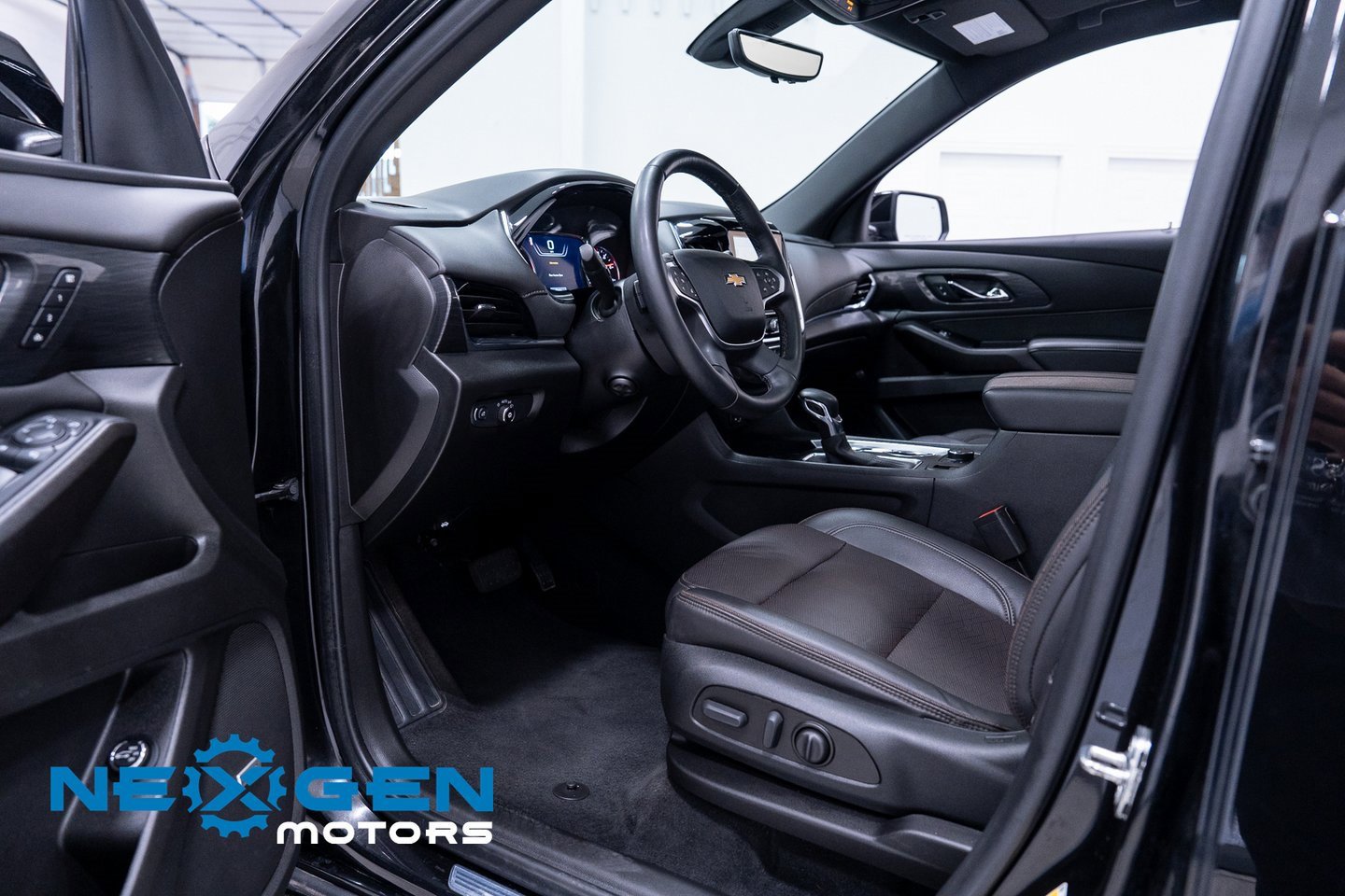 Used 2023 Chevrolet Traverse High Country image 23