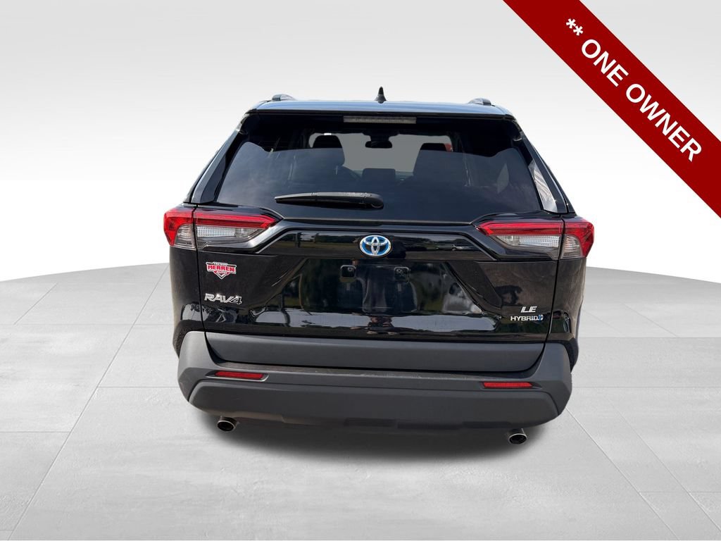 Used 2022 Toyota RAV4 LE AWD/4WD image 4