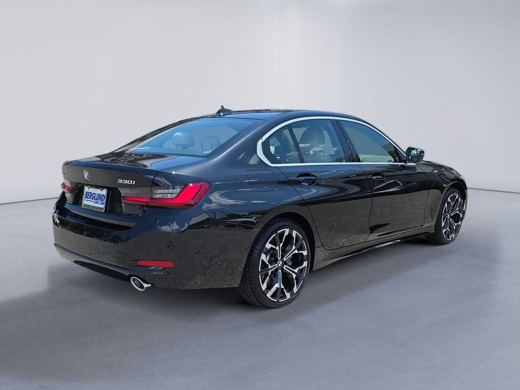 New 2026 BMW 330i xDrive Sedan w/ Premium Package AWD/4WD image 4