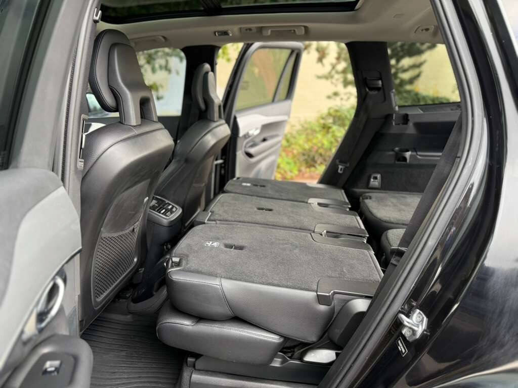 Used 2017 Volvo XC90 T6 Momentum w/ Vision Package AWD/4WD image 32
