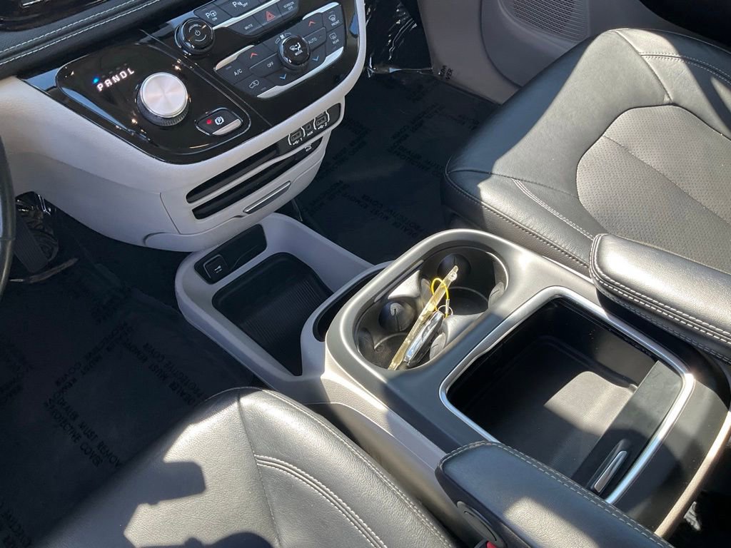 Used 2022 Chrysler Pacifica Touring-L w/ Uconnect Theater Family Group image 49