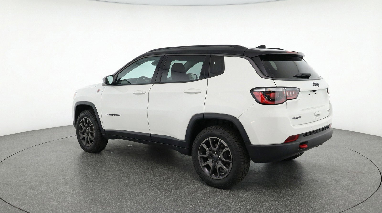 Used 2025 Jeep Compass Trailhawk AWD/4WD image 6