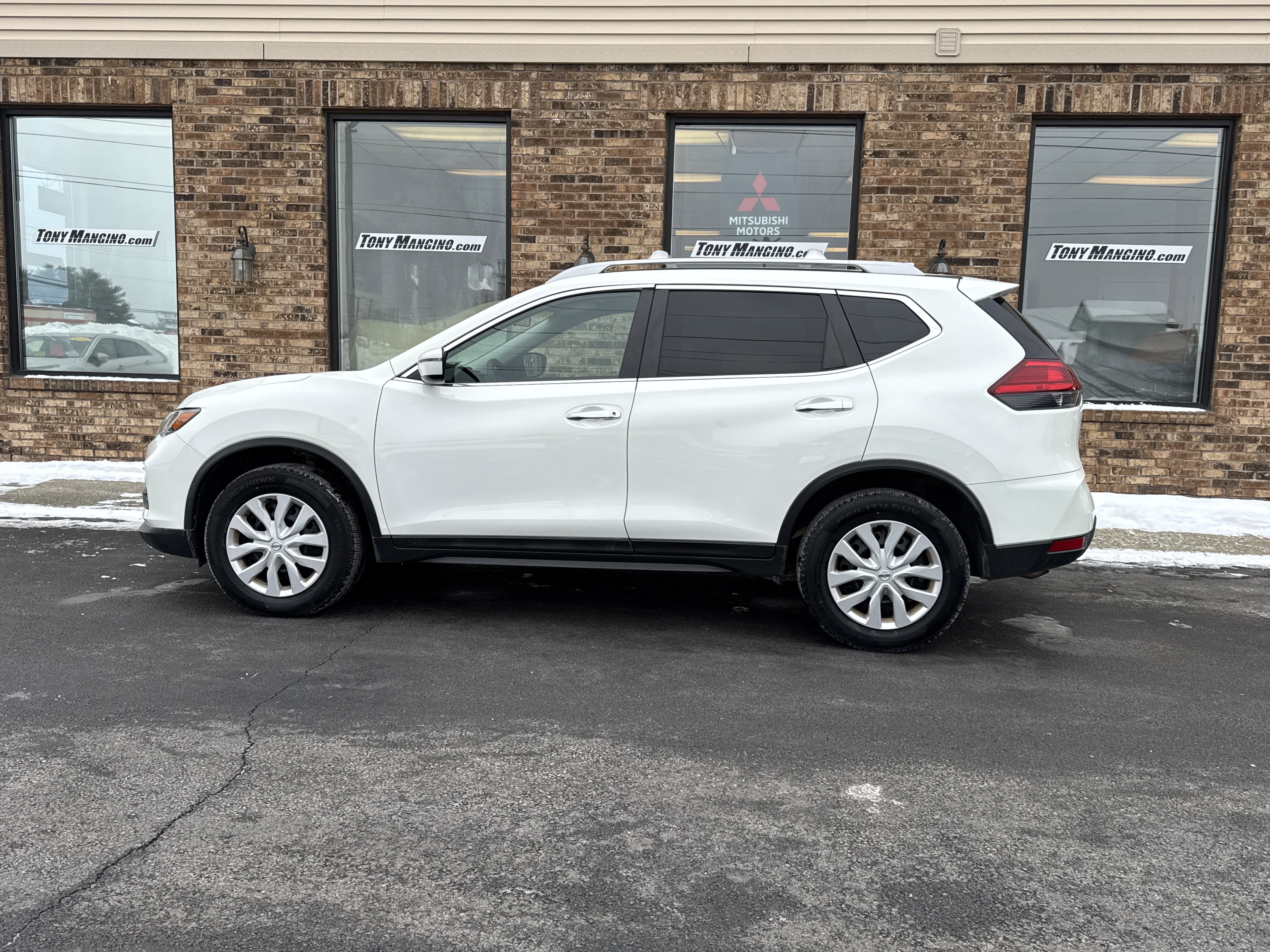 Used 2017 Nissan Rogue S w/ S Appearance Package image 2