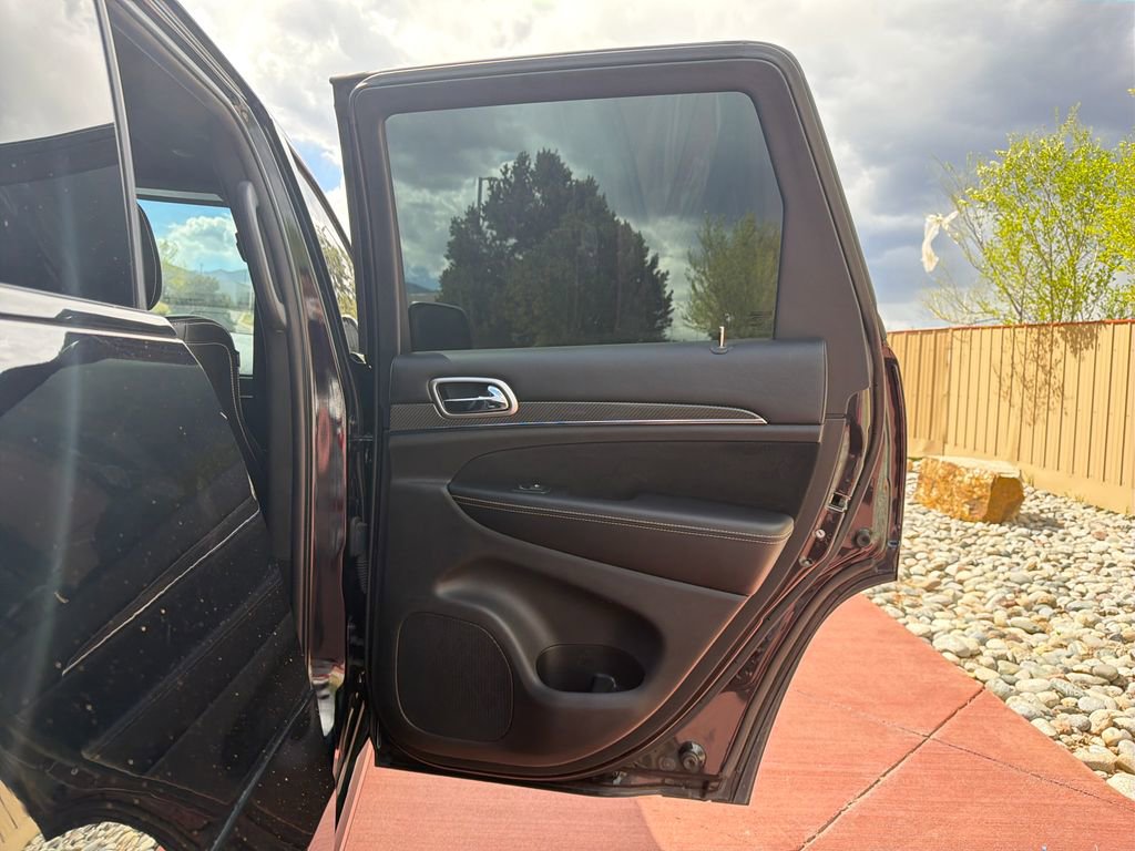 Used 2017 Jeep Grand Cherokee SRT image 25