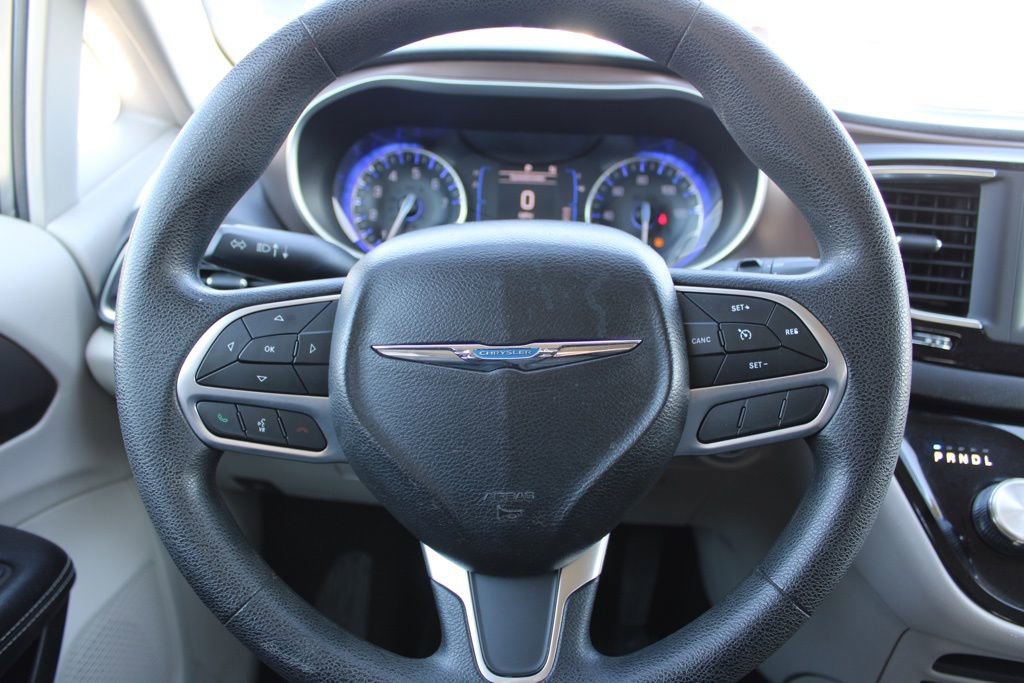 Used 2020 Chrysler Voyager Lxi image 31