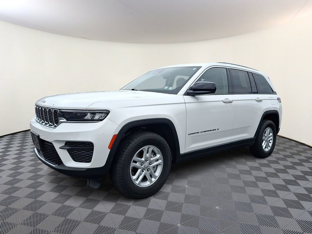 Used 2023 Jeep Grand Cherokee Laredo w/ Luxury Tech Group I AWD/4WD image 6