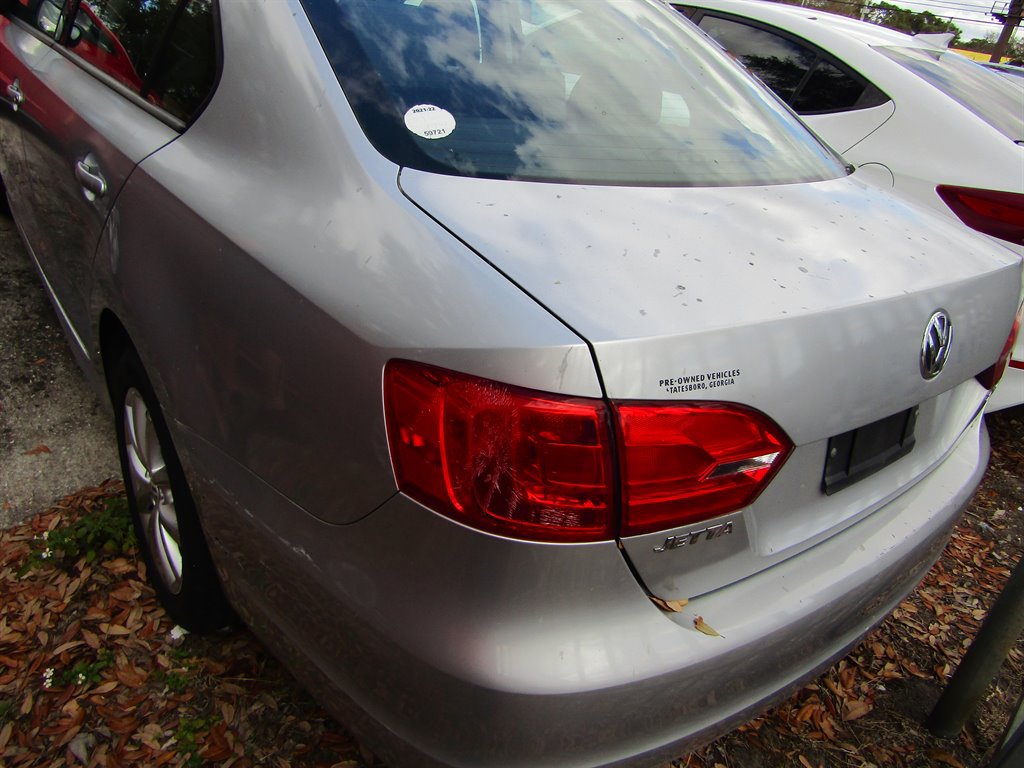 Used 2012 Volkswagen Jetta SE FWD image 3