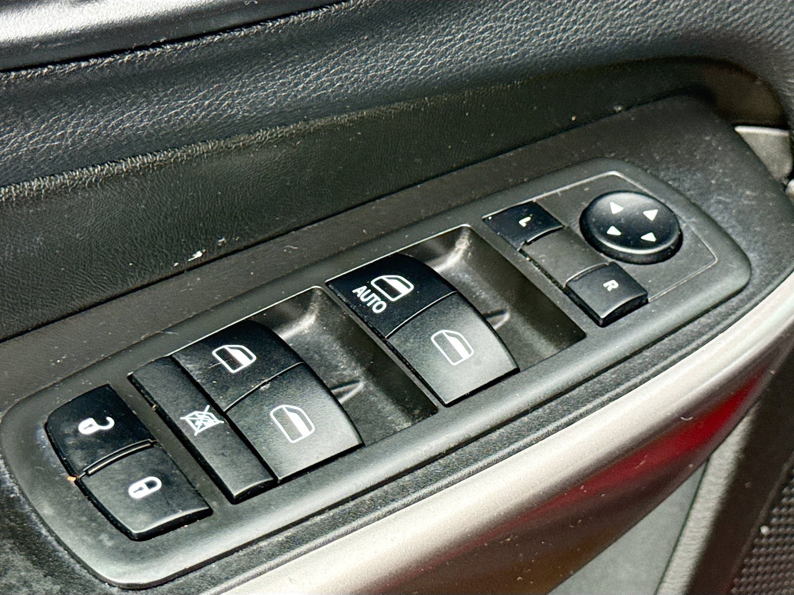 Used 2019 Jeep Cherokee Latitude w/ Cold Weather Group AWD/4WD image 8