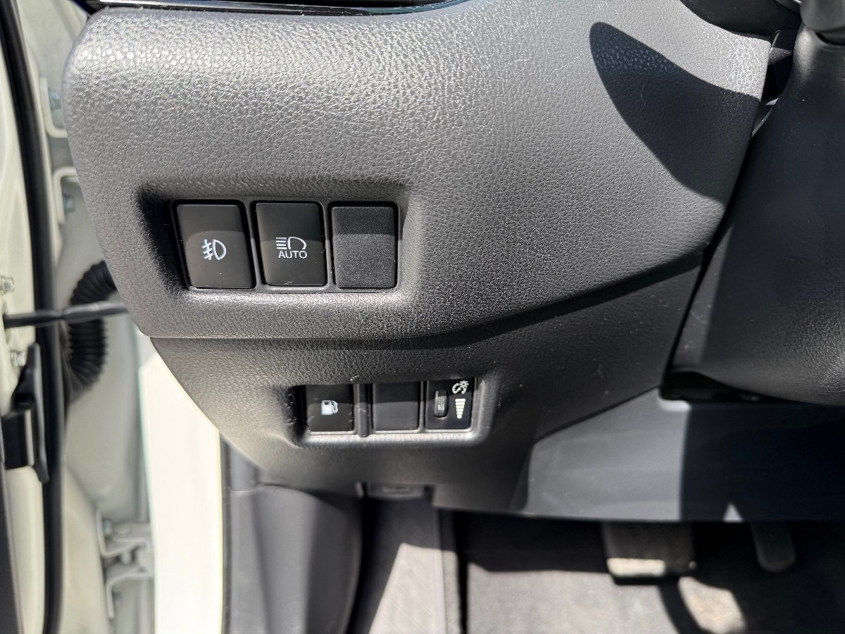 Used 2019 Toyota C-HR XLE FWD image 23
