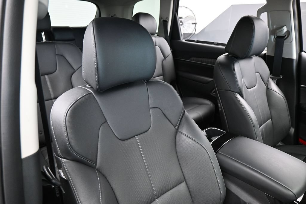Used 2025 Kia Telluride EX w/ EX Captain's Chair Package FWD image 46