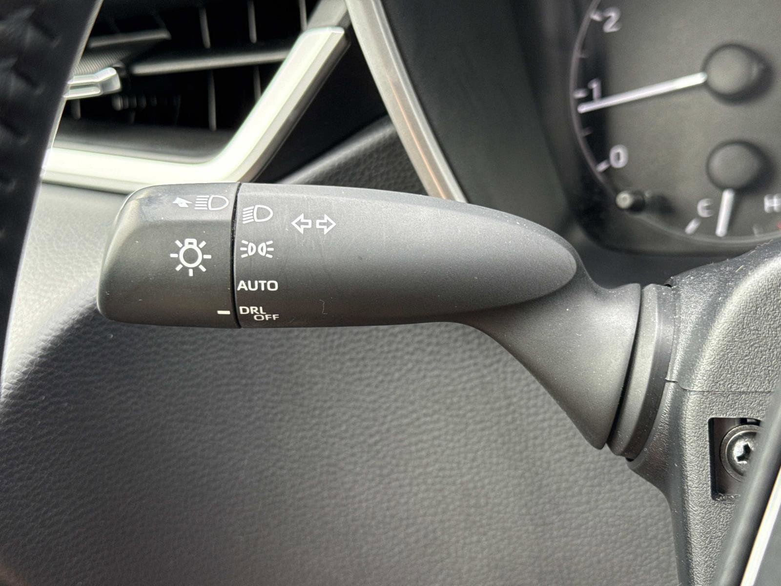 Used 2023 Toyota Corolla SE w/ SE Premium Package image 11