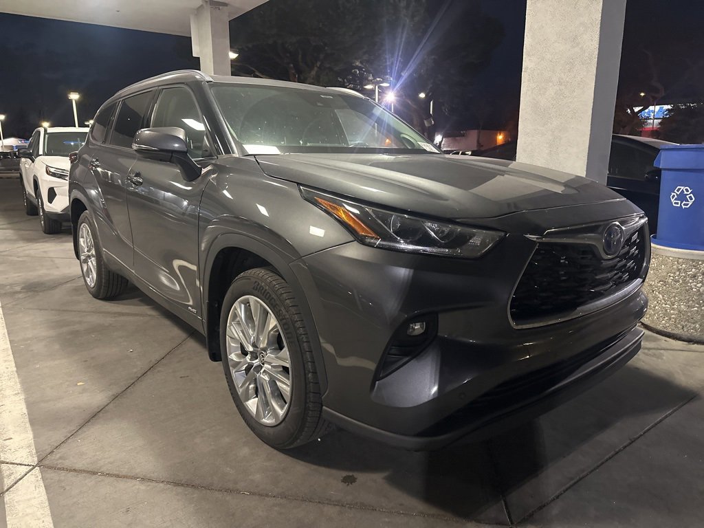 Used 2022 Toyota Highlander Limited image 2