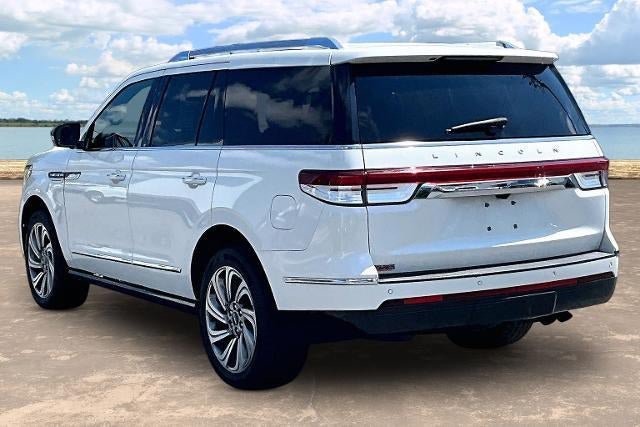 Used 2022 Lincoln Navigator Reserve AWD/4WD image 4