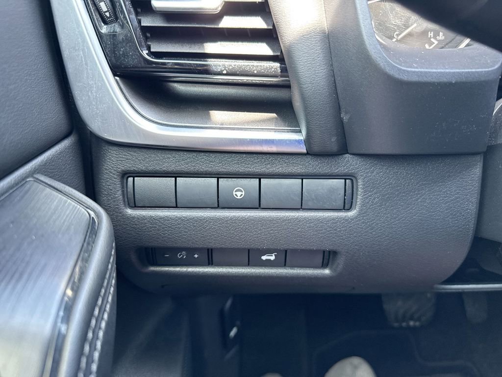 Used 2021 Nissan Rogue SV w/ Premium Package FWD image 18