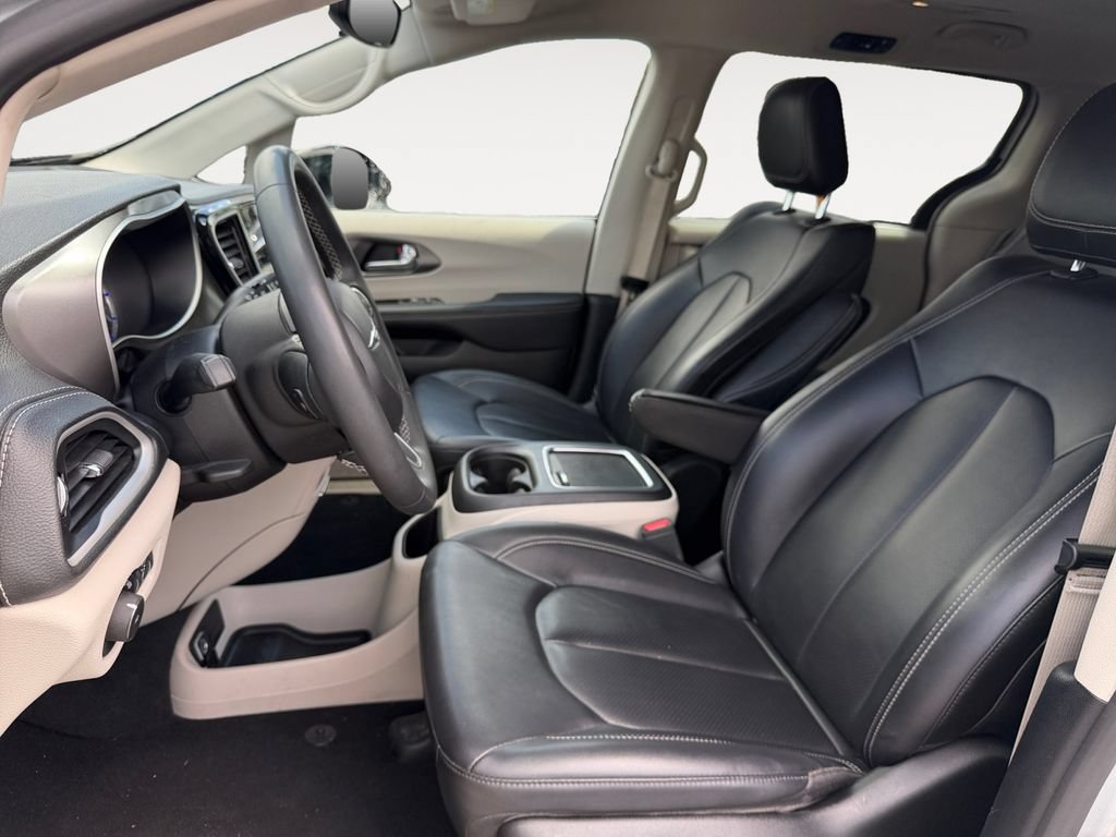 Used 2024 Chrysler Pacifica Limited FWD image 9