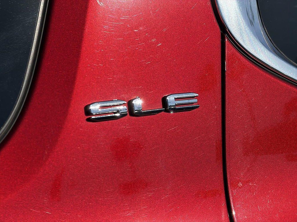 Used 2023 GMC Acadia SLE FWD image 30