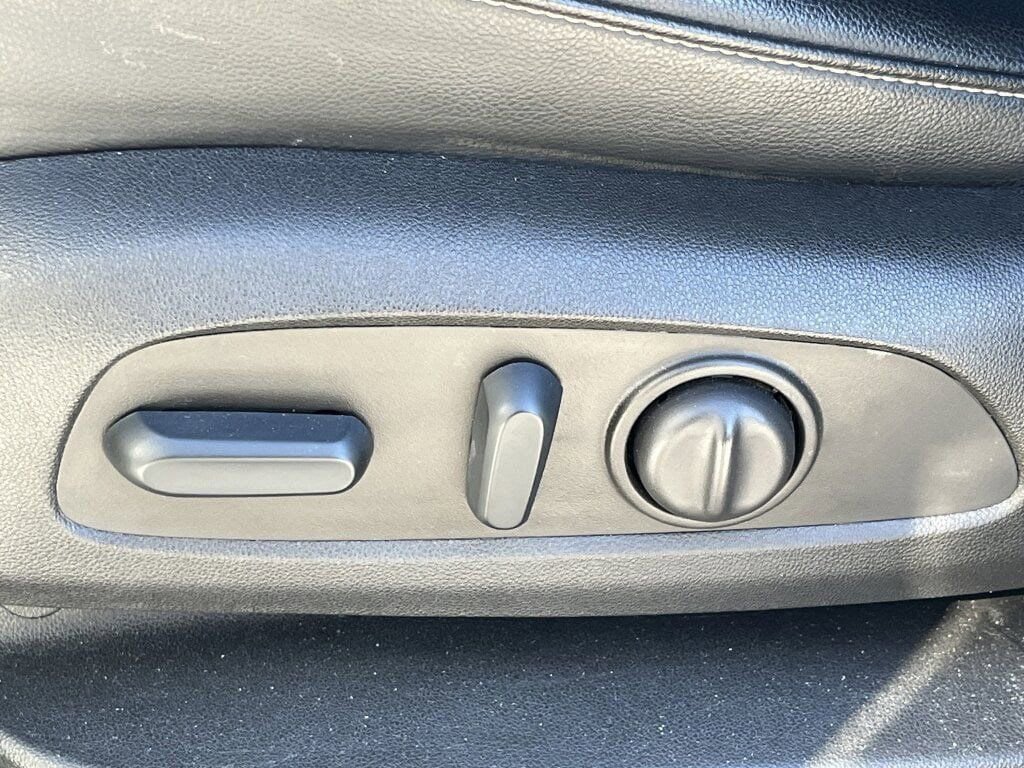 Used 2023 GMC Acadia SLT image 16