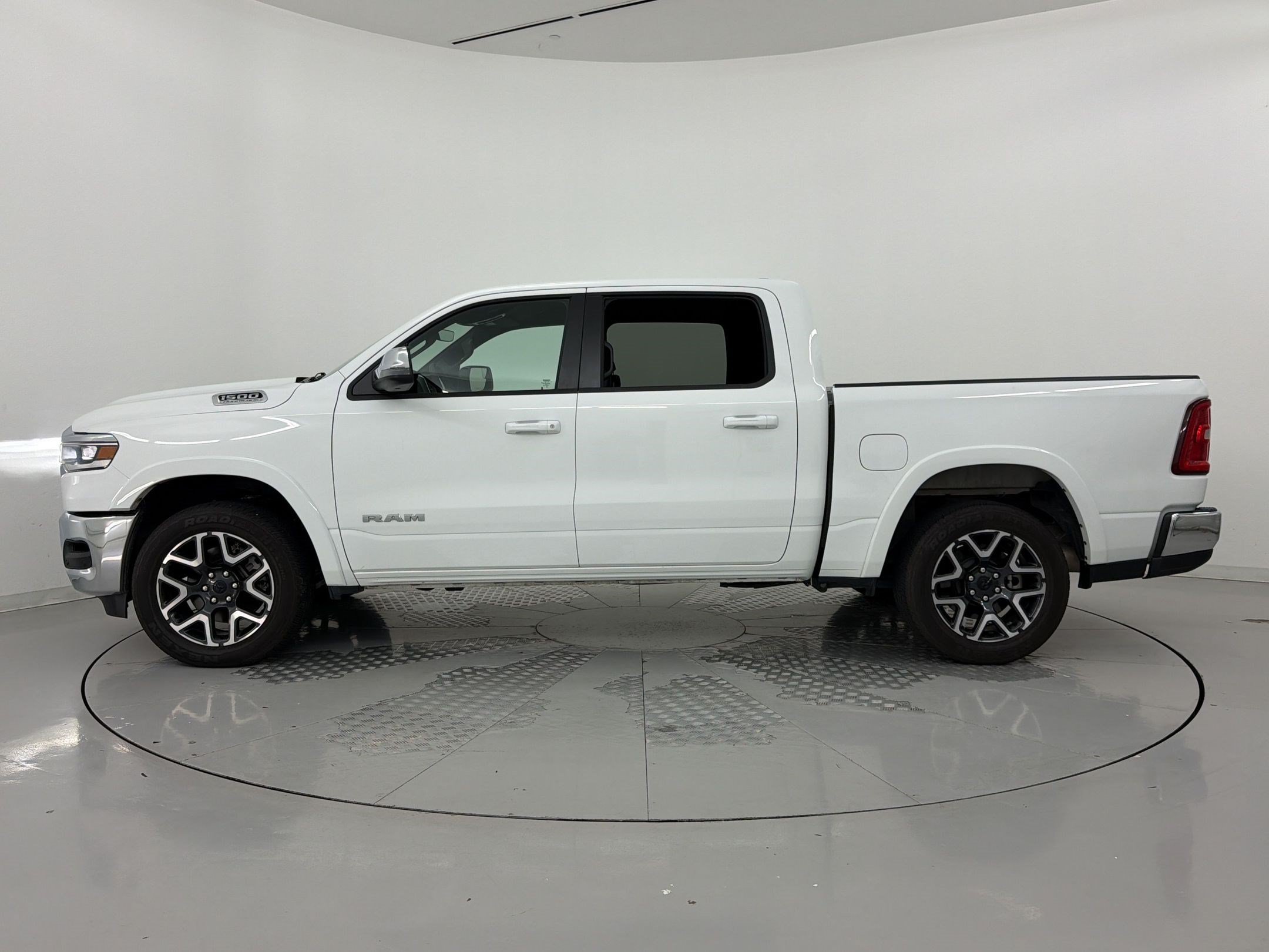 Used 2026 RAM 1500 Laramie AWD/4WD image 2