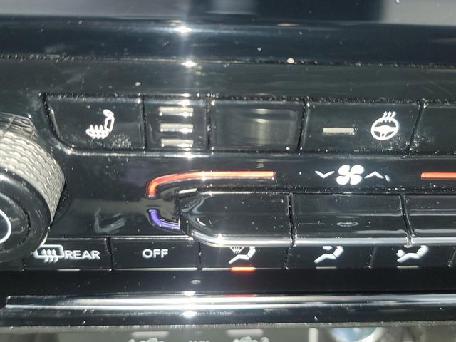 Used 2023 Jeep Grand Cherokee Limited w/ Black Appearance Package image 23