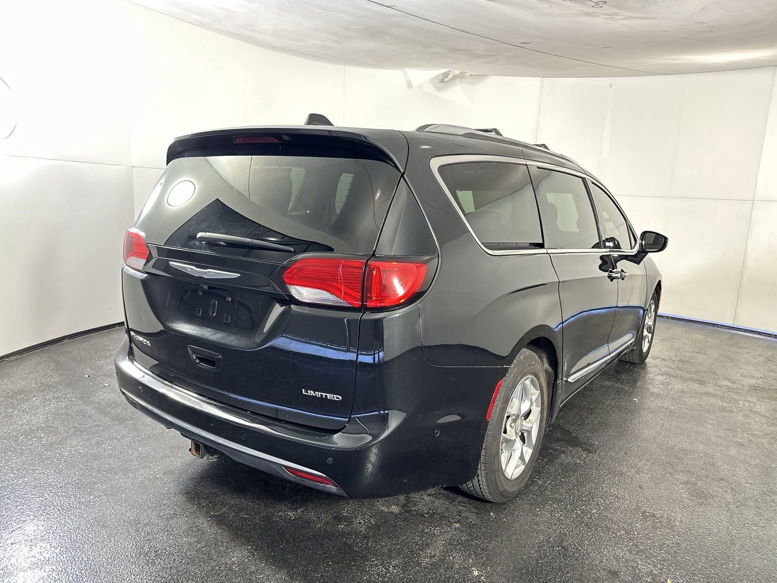 Used 2018 Chrysler Pacifica Limited image 12