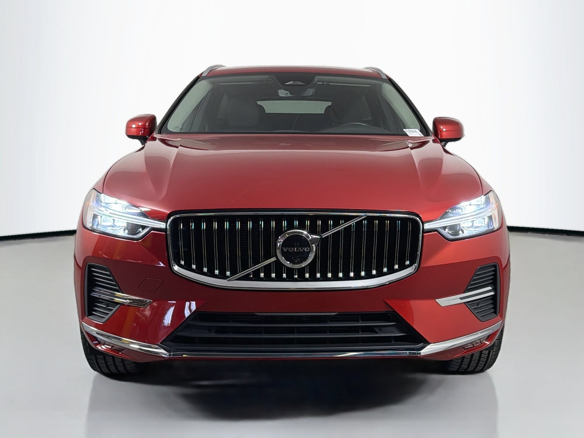 Certified 2023 Volvo XC60 B5 Plus w/ Protection Package Premier FWD image 2