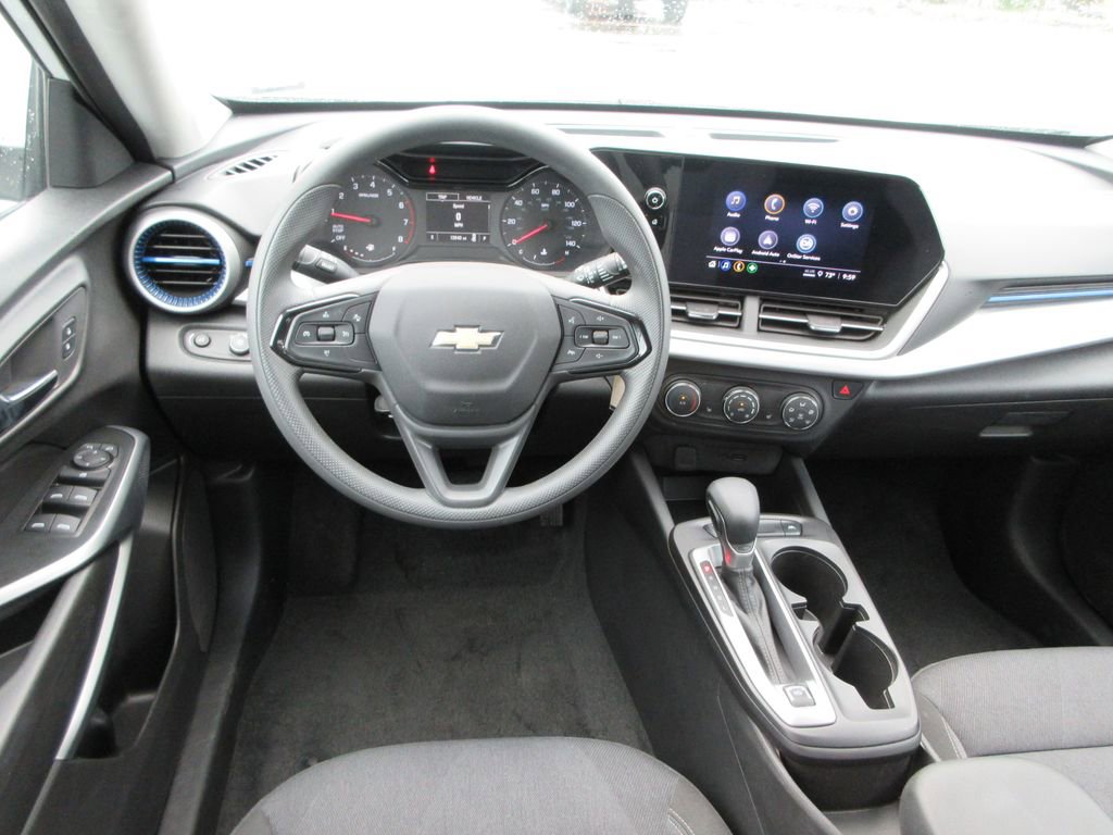 Certified 2025 Chevrolet Trax LS w/ LS Convenience Package FWD image 13
