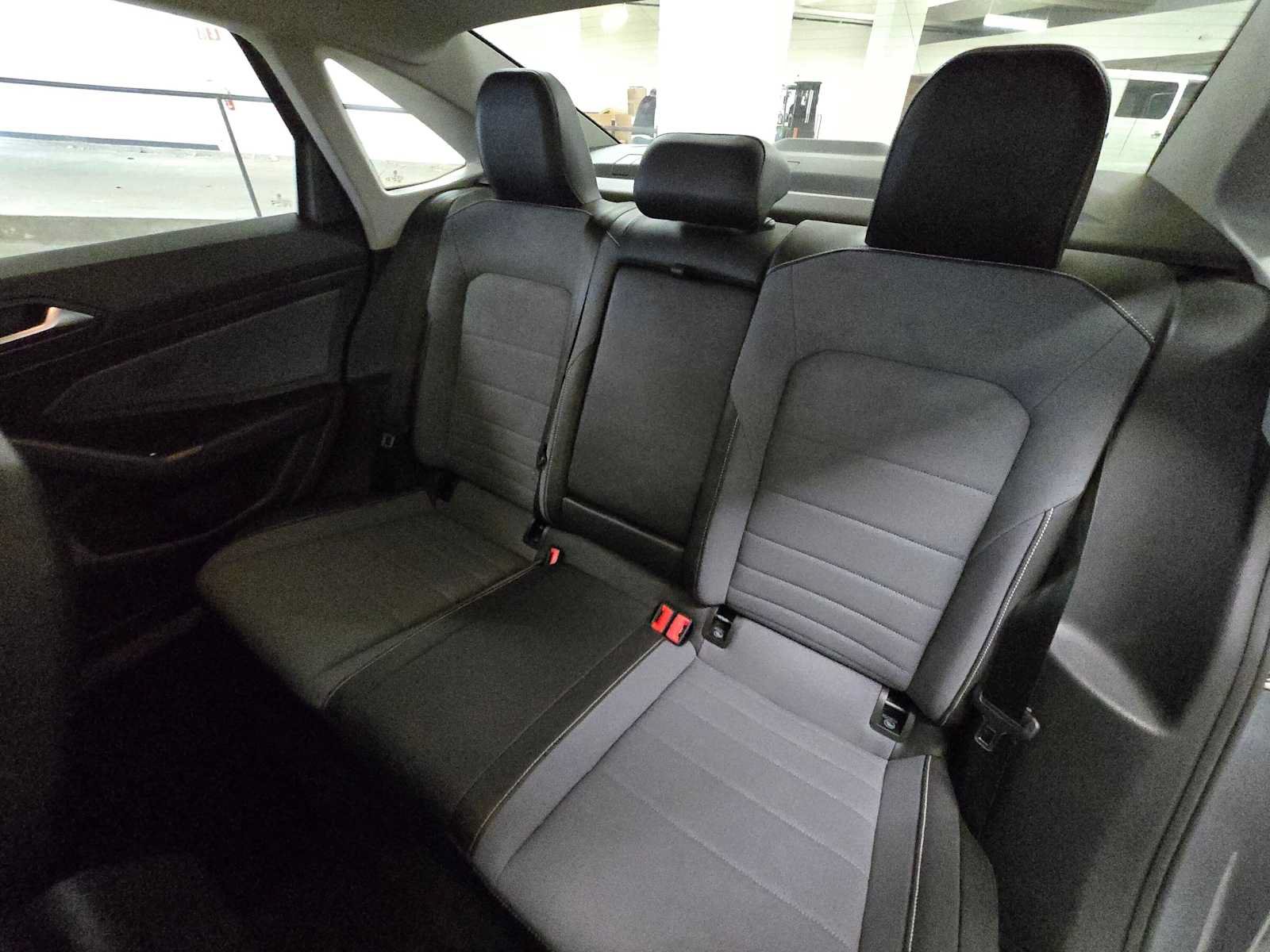 Used 2025 Volkswagen Jetta SE FWD image 16