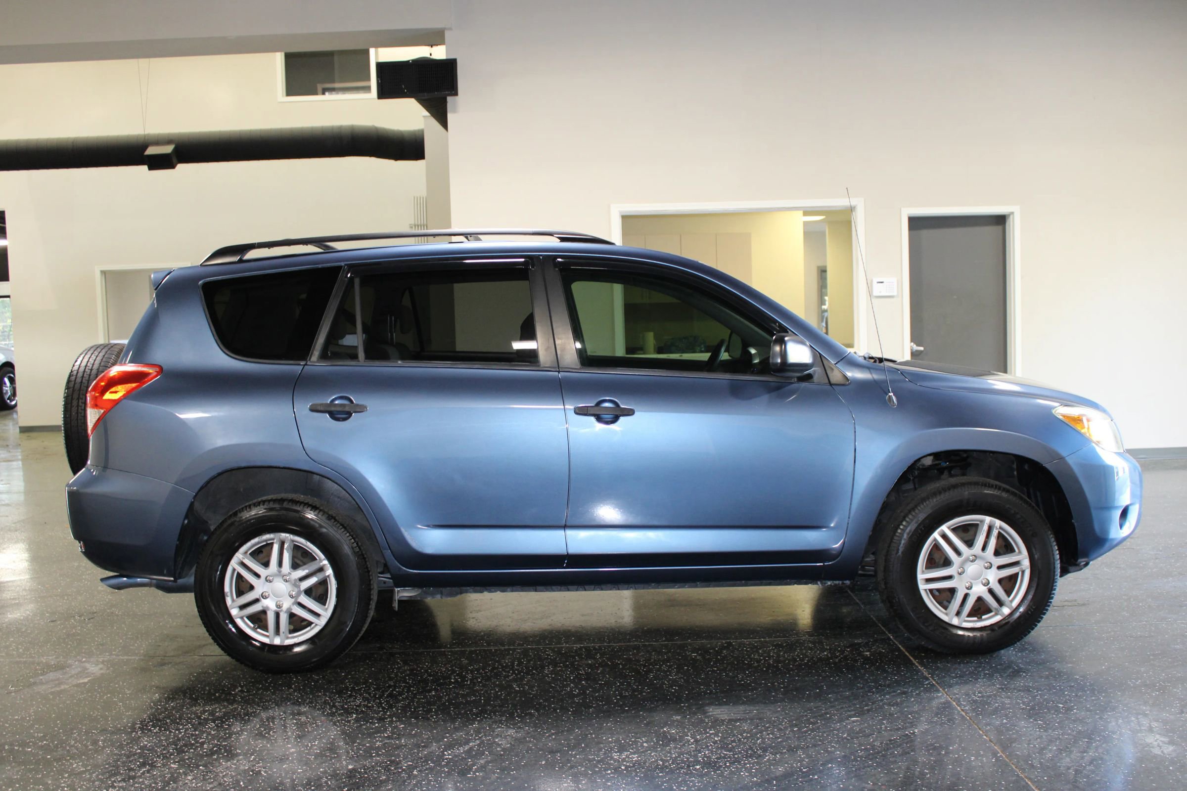 Used 2008 Toyota RAV4 2WD image 2
