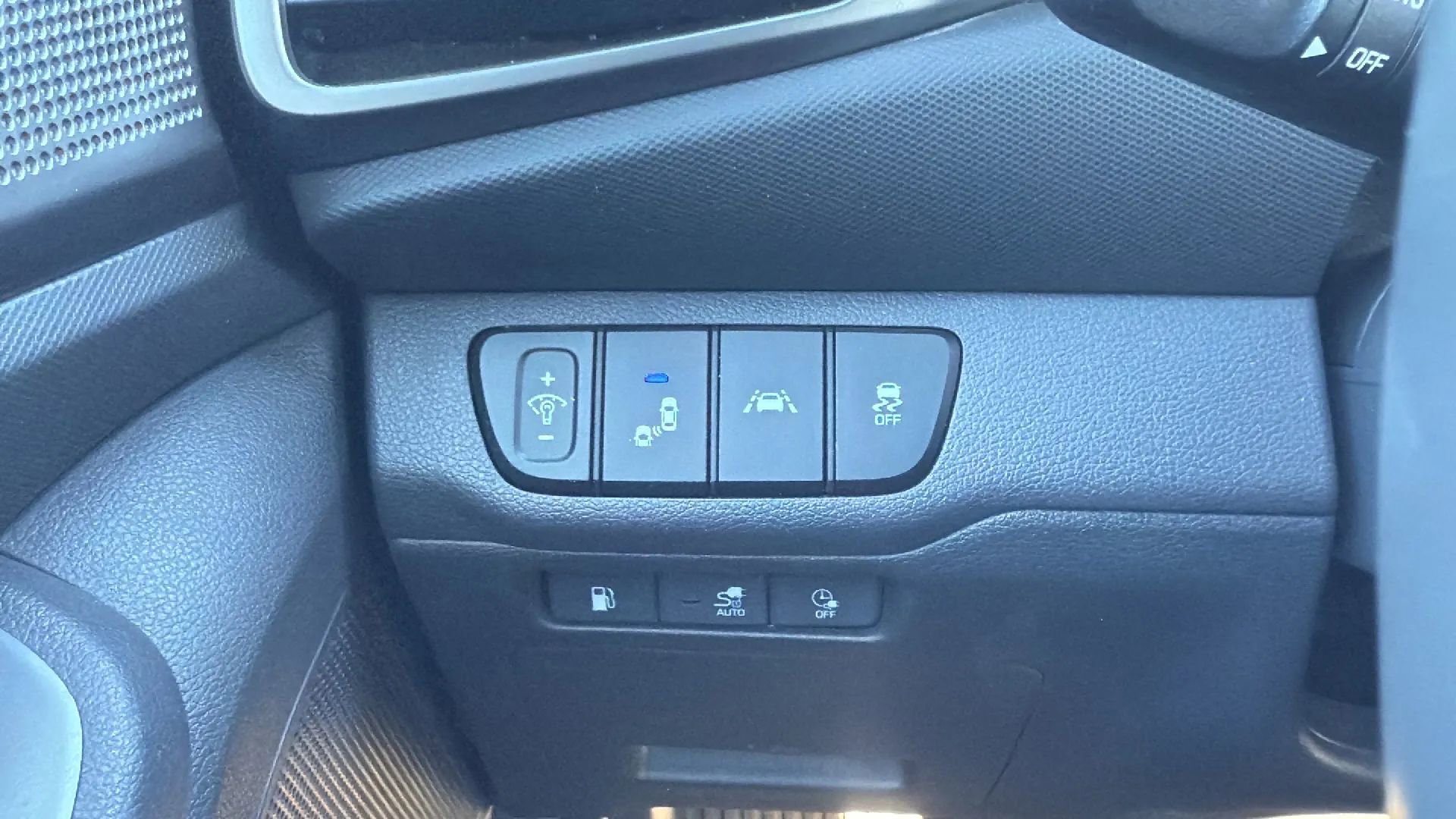 Used 2020 Hyundai Ioniq SEL image 15