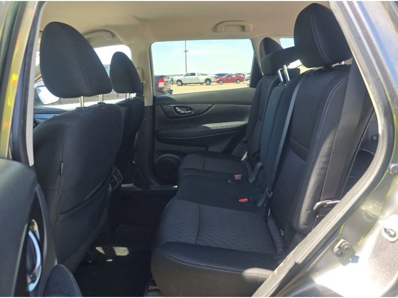 Used 2019 Nissan Rogue SV image 12