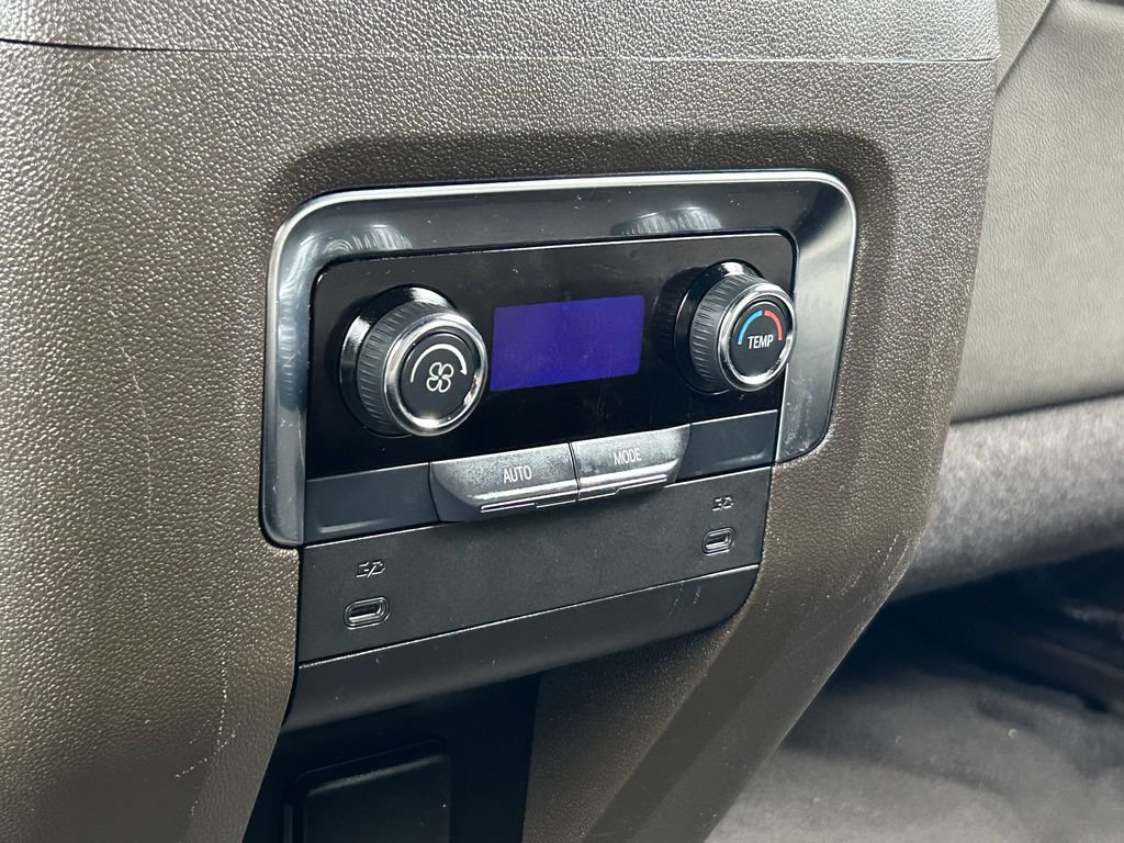 Used 2025 Chevrolet Suburban LT RWD image 29