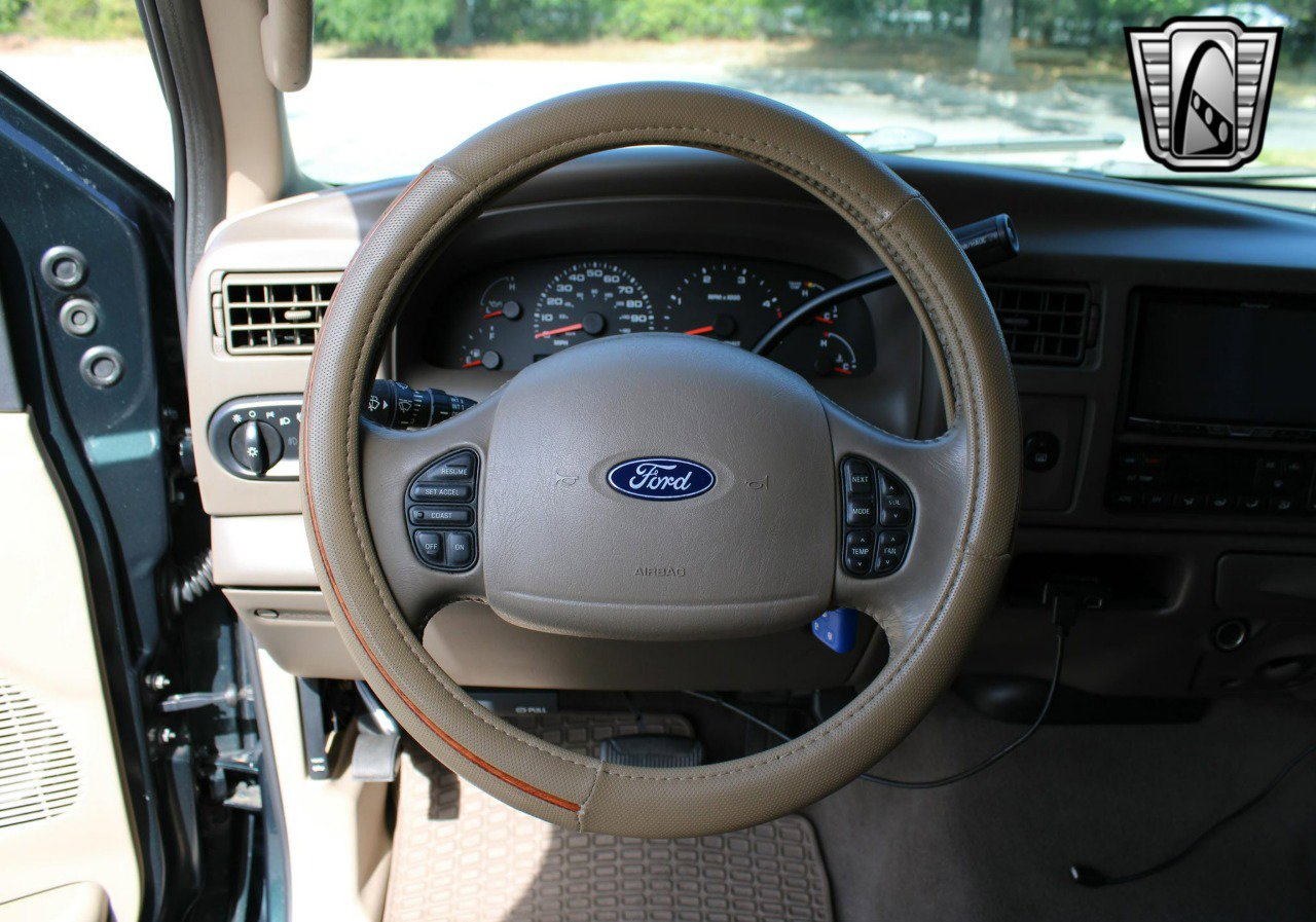 Used 2003 Ford Excursion Limited image 18