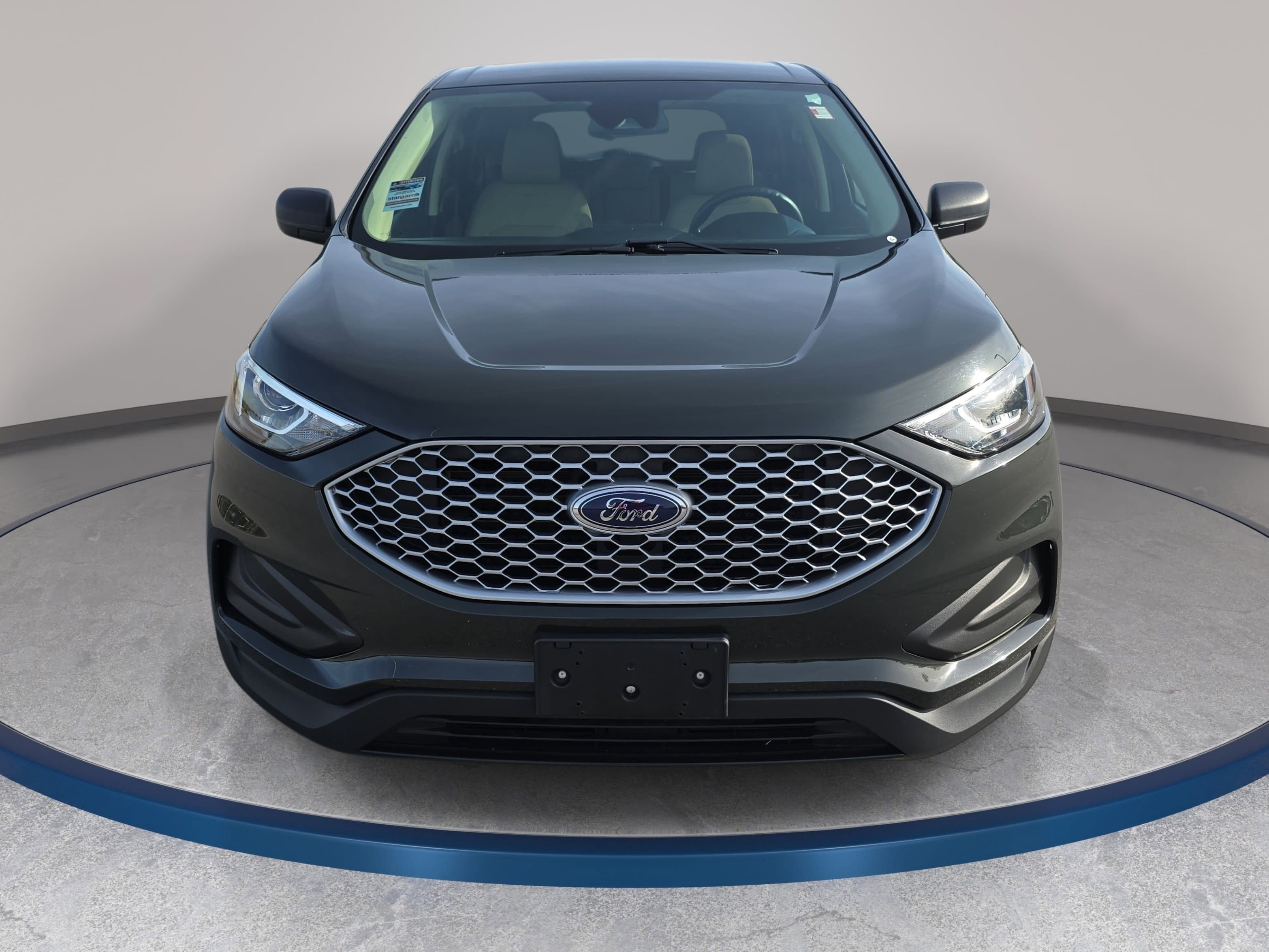 Used 2023 Ford Edge SE image 2