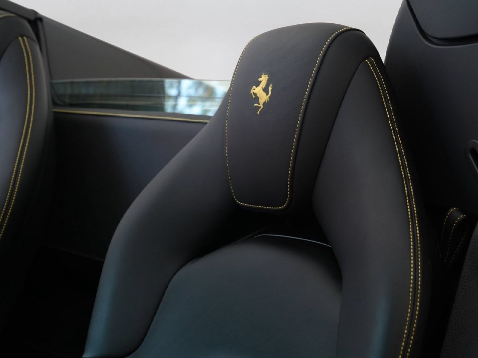 Used 2018 Ferrari 488 Spider RWD image 9