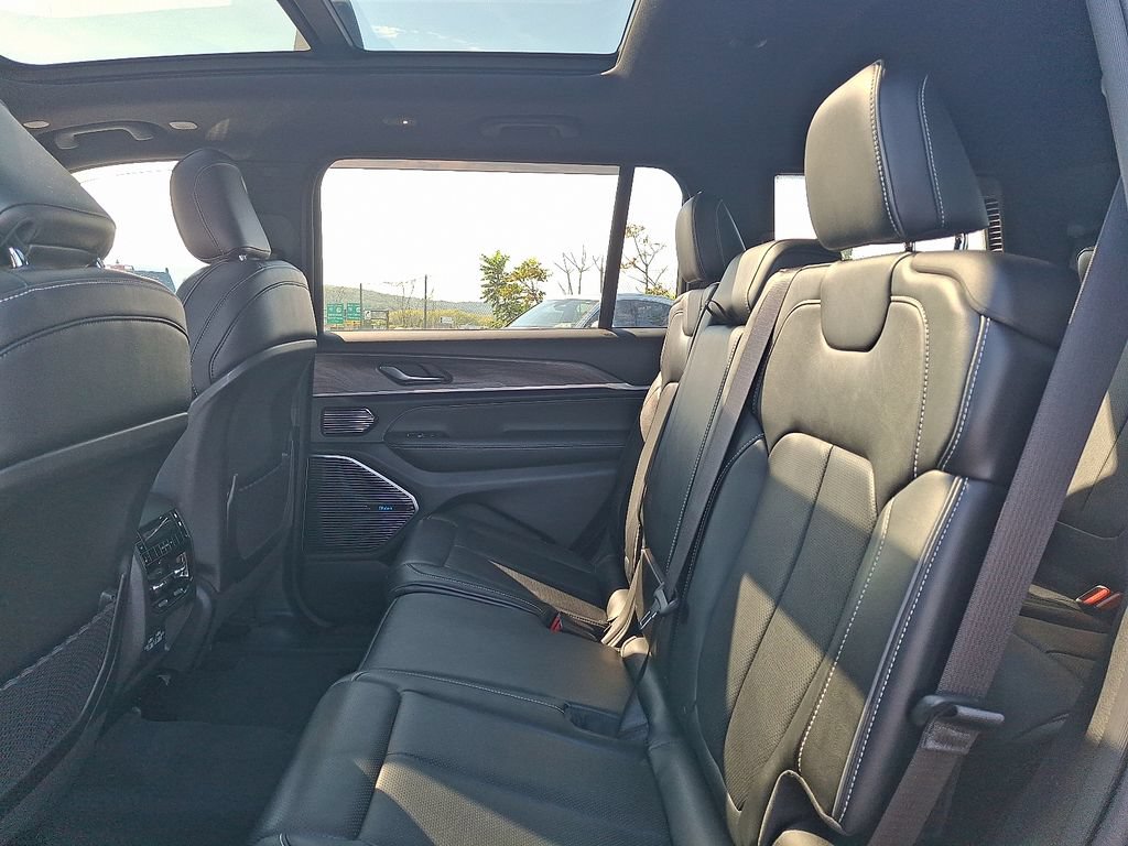 Used 2021 Jeep Grand Cherokee L Overland AWD/4WD image 11