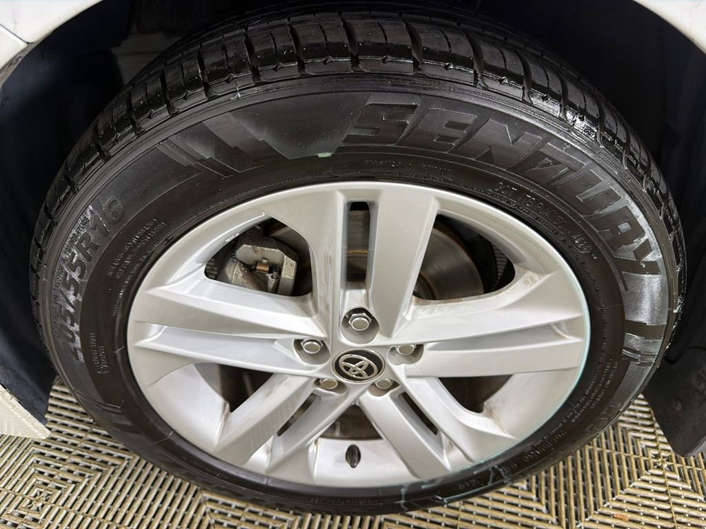 Used 2021 Toyota Corolla SE w/ SE Preferred Package image 11