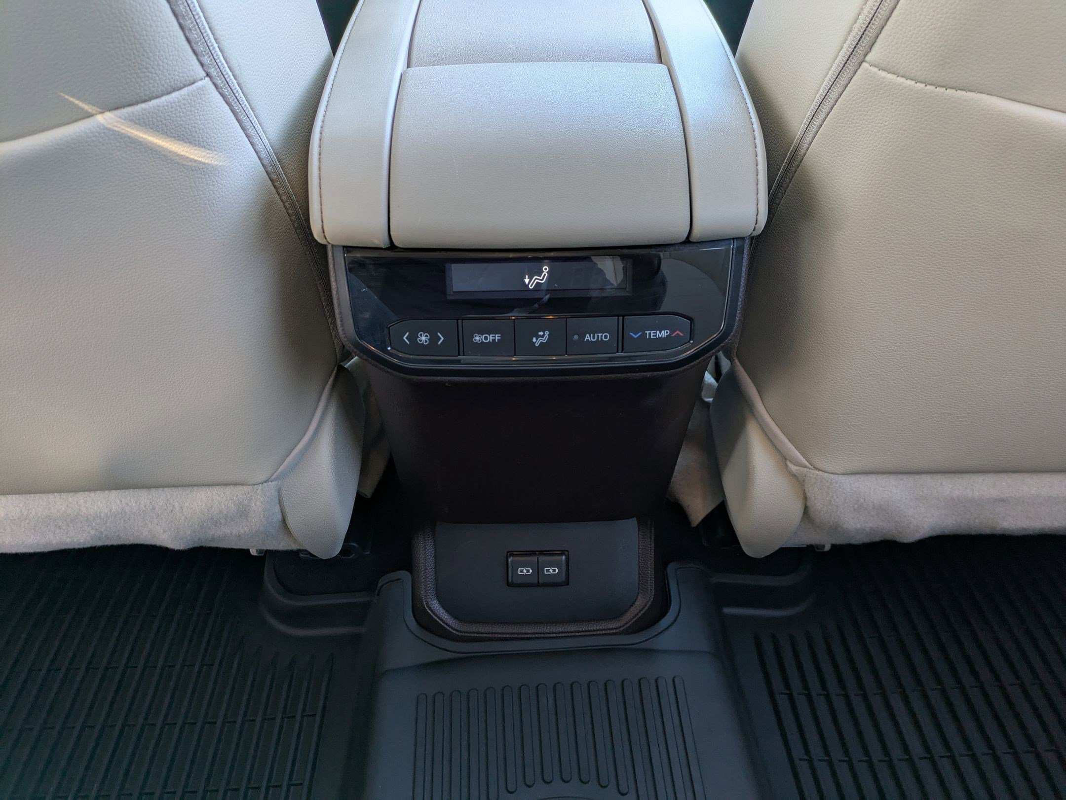 Used 2022 Toyota Highlander XLE image 18