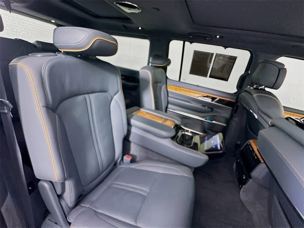 Used 2022 Jeep Grand Wagoneer Series II w/ Convenience Group III image 30