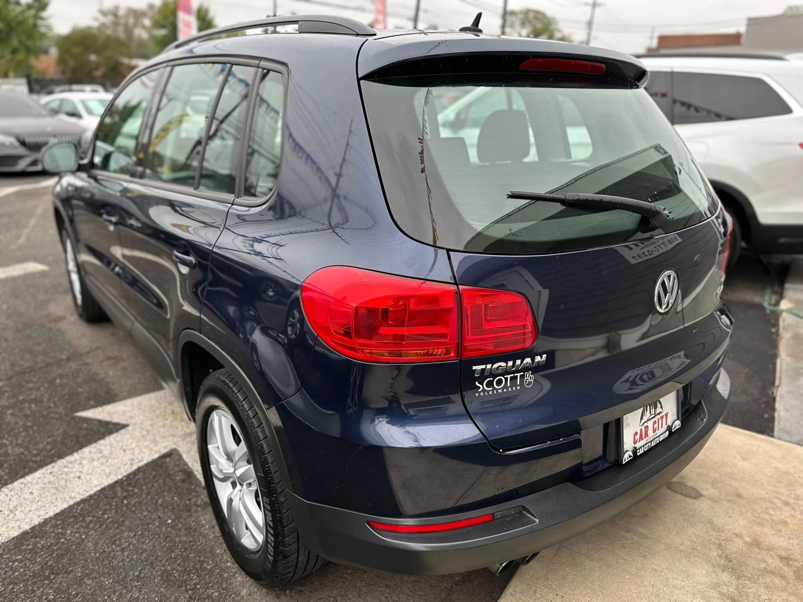 Used 2016 Volkswagen Tiguan S image 7