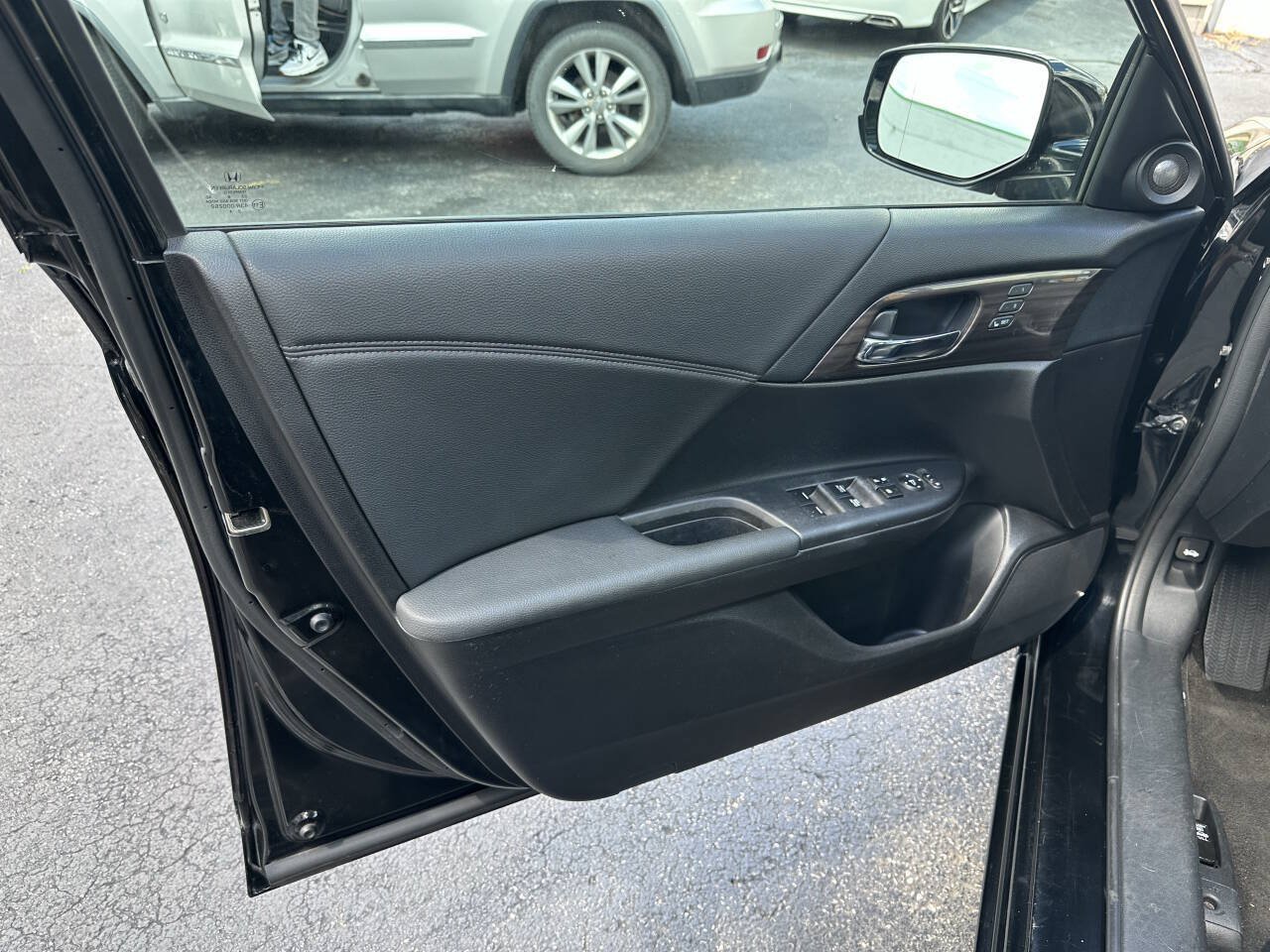 Used 2016 Honda Accord EX-L image 2