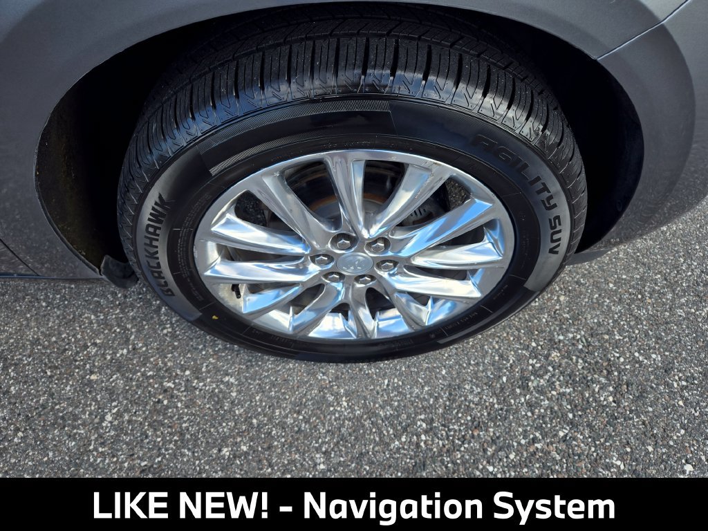 Used 2020 Buick Enclave Premium w/ Sun and Sites Package FWD image 11