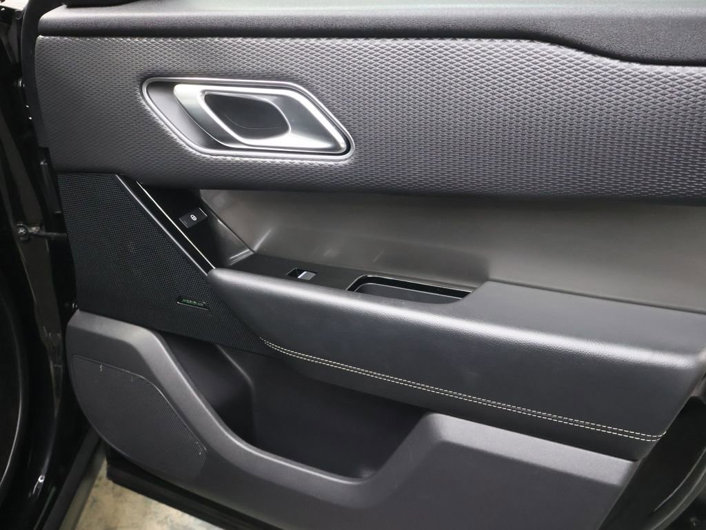 Used 2018 Land Rover Range Rover Velar S image 12