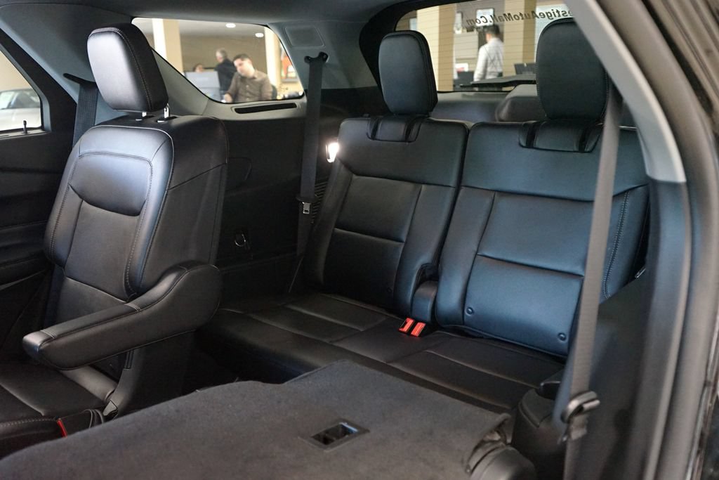 Used 2023 Ford Explorer Limited w/ Equipment Group 301A AWD/4WD image 15