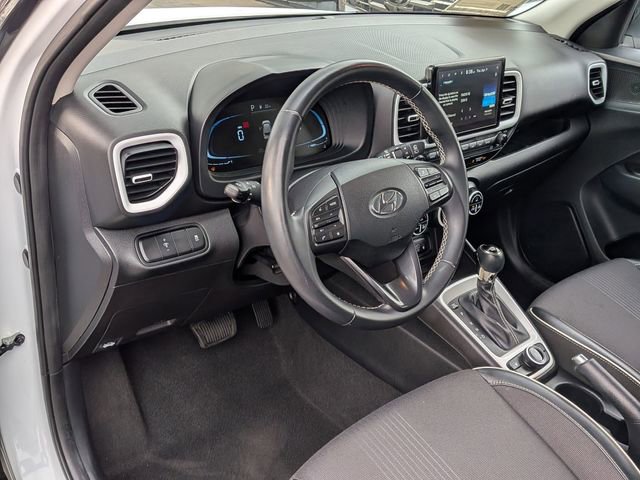 Used 2023 Hyundai Venue Limited FWD image 13