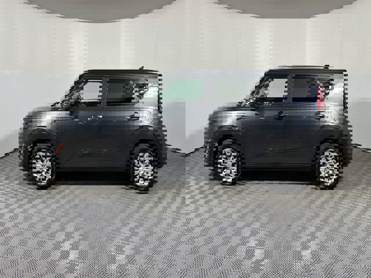 Used 2023 Kia Soul LX image 5